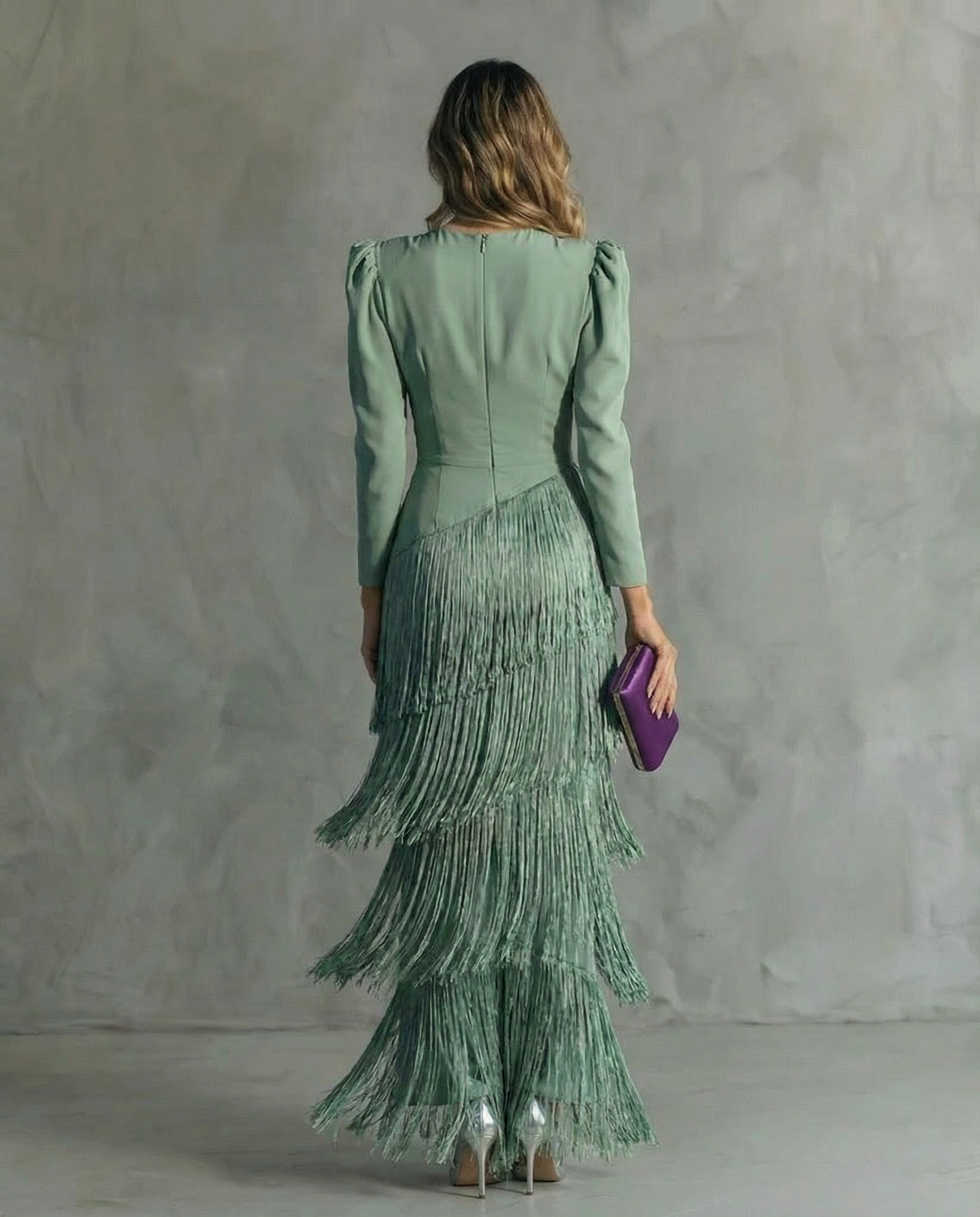 Triana · Vestido elegante con mangas de flecos