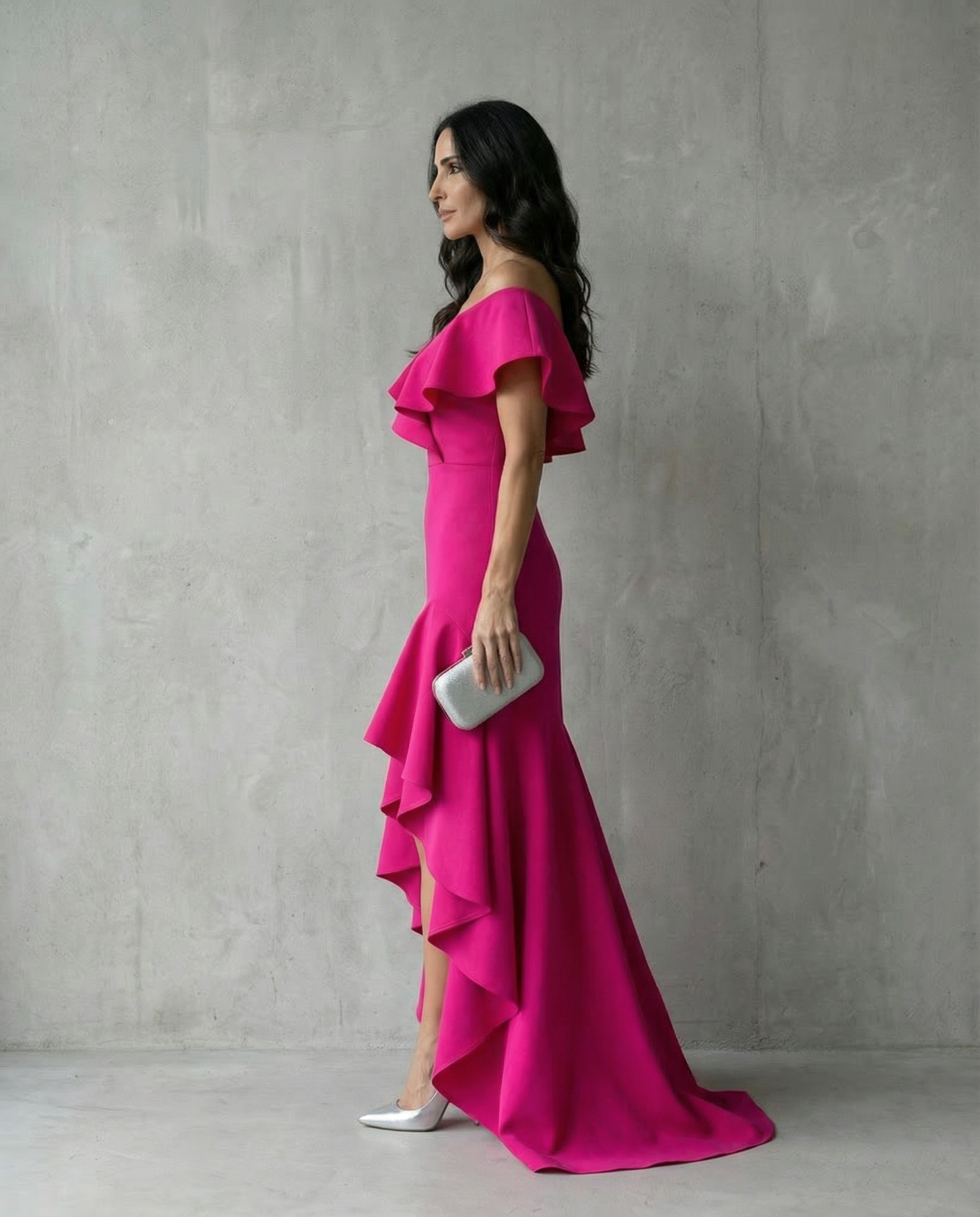 Abril · Vestido elegante con volantes y escote en V