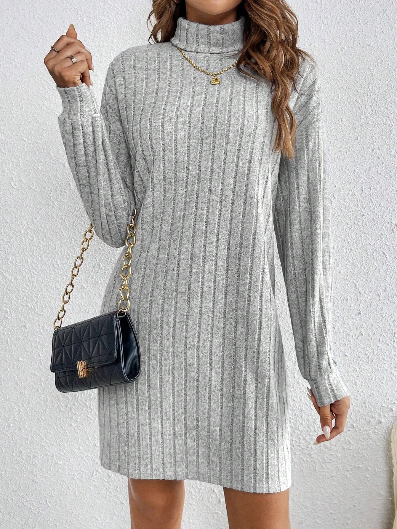 Noemí - Vestido suéter corto de punto canalé con cuello alto